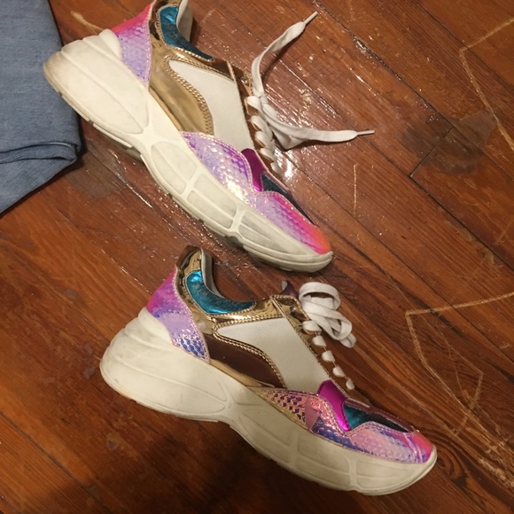 Steve Madden Merit Metallic Sneaker - Picture 5 of 6